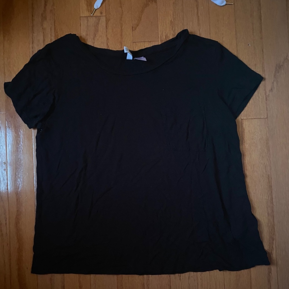 Black short sleeve